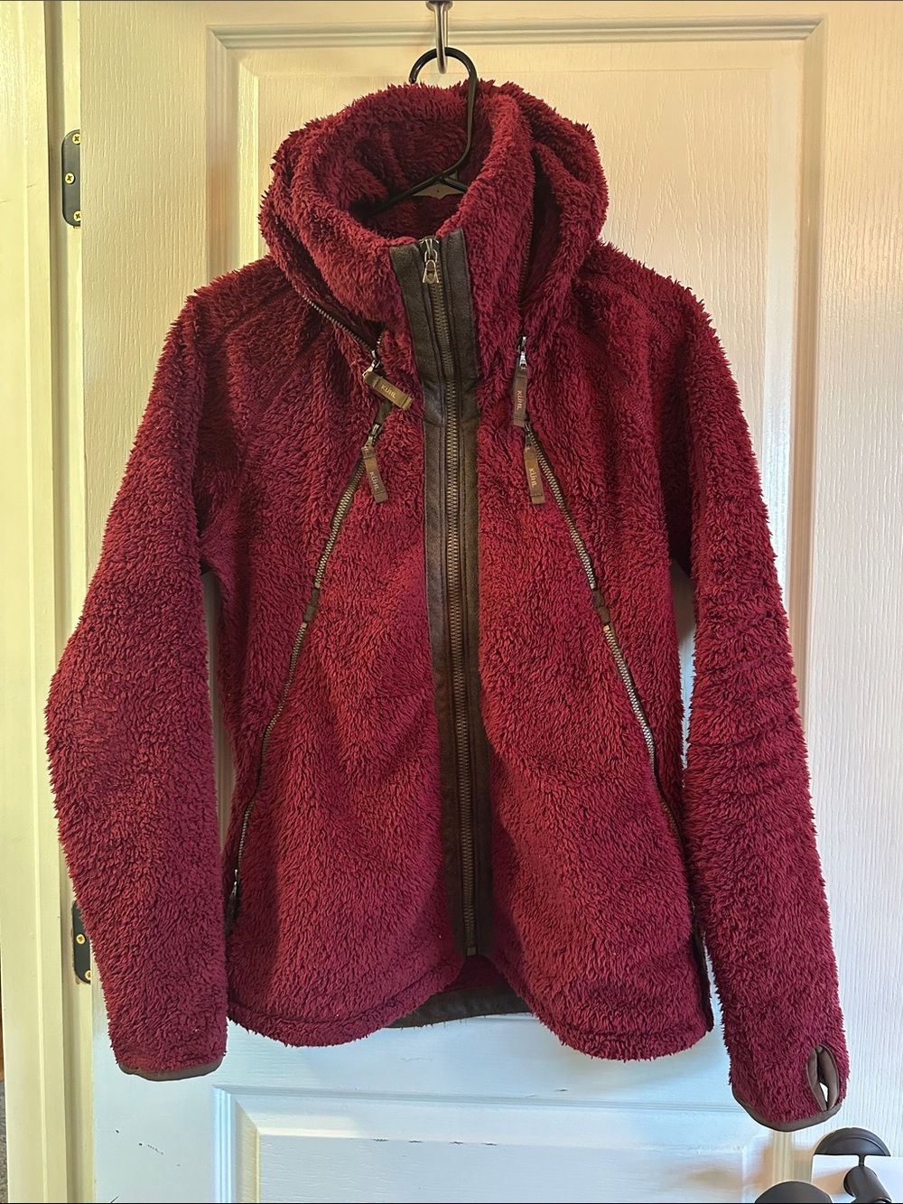 Women's Plush Hooded Jacket - Burgundy